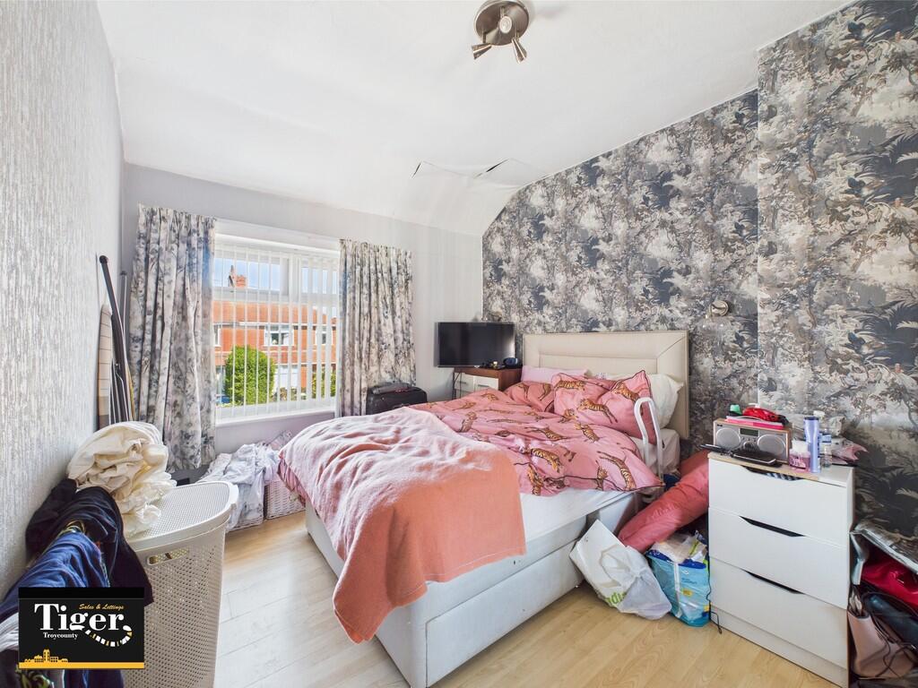 CAM02176G0-PR0573...