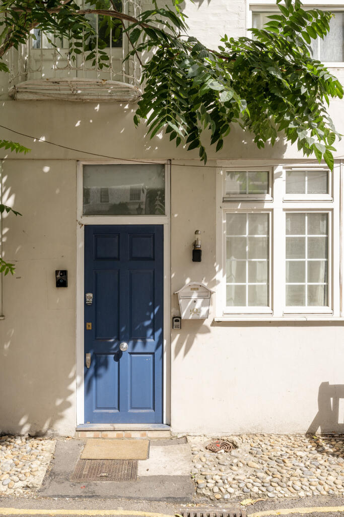 The Private Realtor-18 Ovington Mews-3_Lo