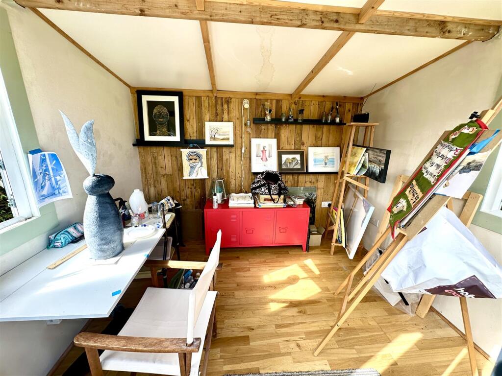 GARDEN HOME OFFICE