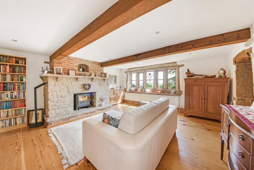 SECOND SITTING ROOM
