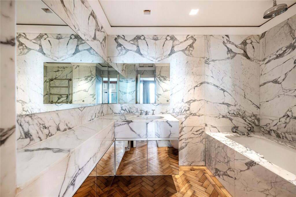 Principal Bathroom