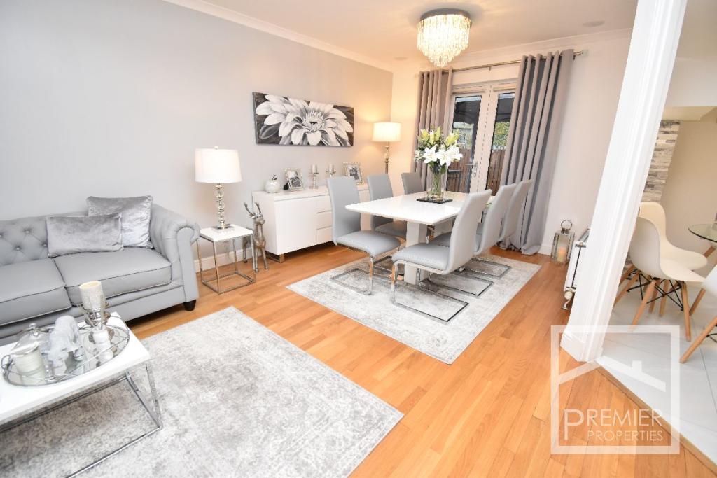 Lounge/Dining Area