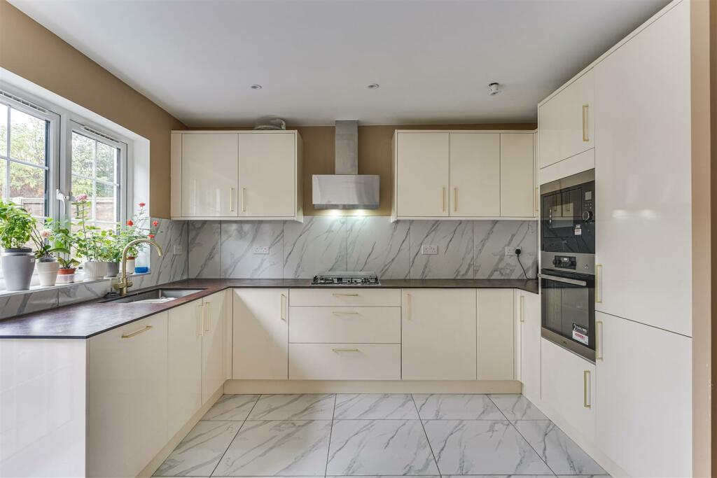 63 Leighton Road-12.jpg