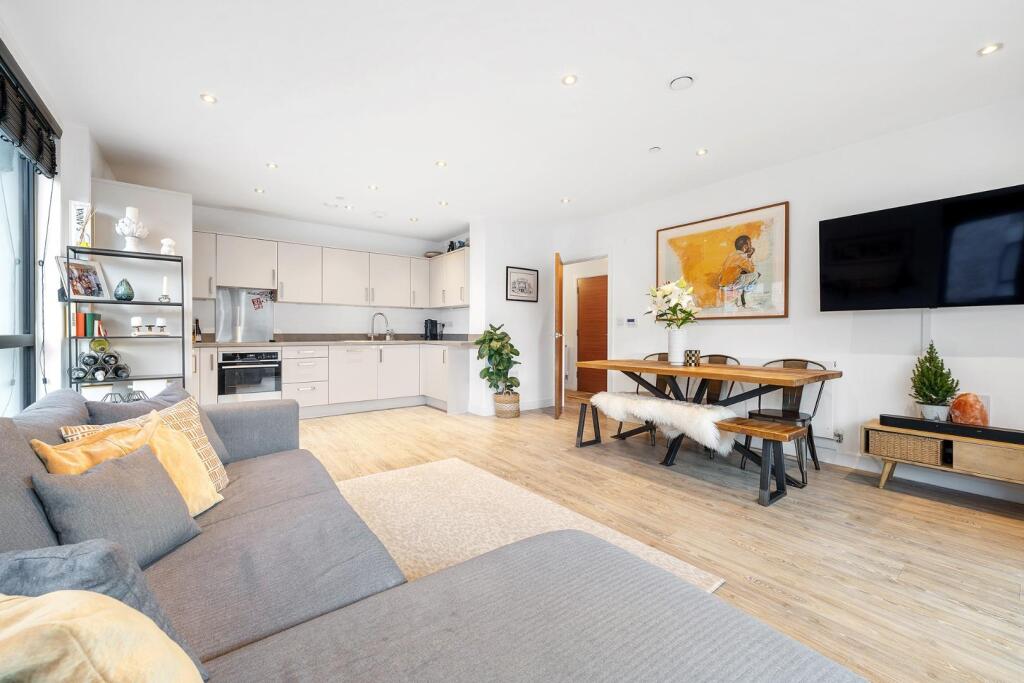 Open Plan Kitchen- Reception (4).JPG