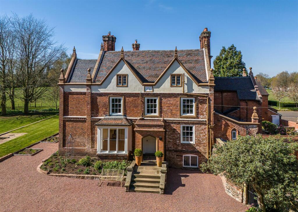 Old Manor House-APR25-Drone-08.jpg