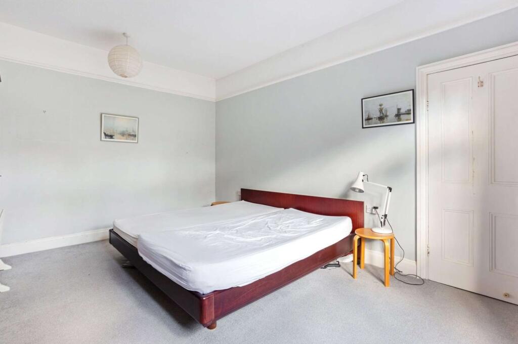 Muskegon, Lime Grove Avenue, Chilwell, Nottingham, NG9 4AR