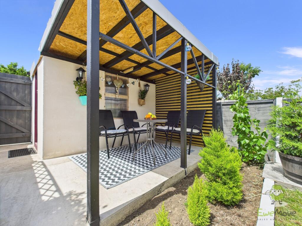 CAM01543G0-PR0136-STILL077