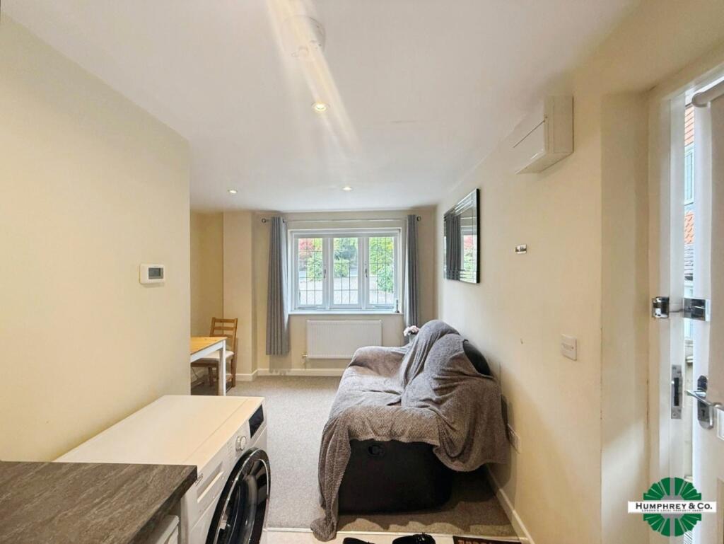 pbox-bedroom-347267.jpg