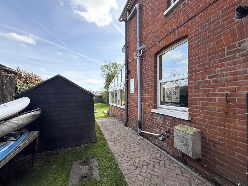 garden/ side of property