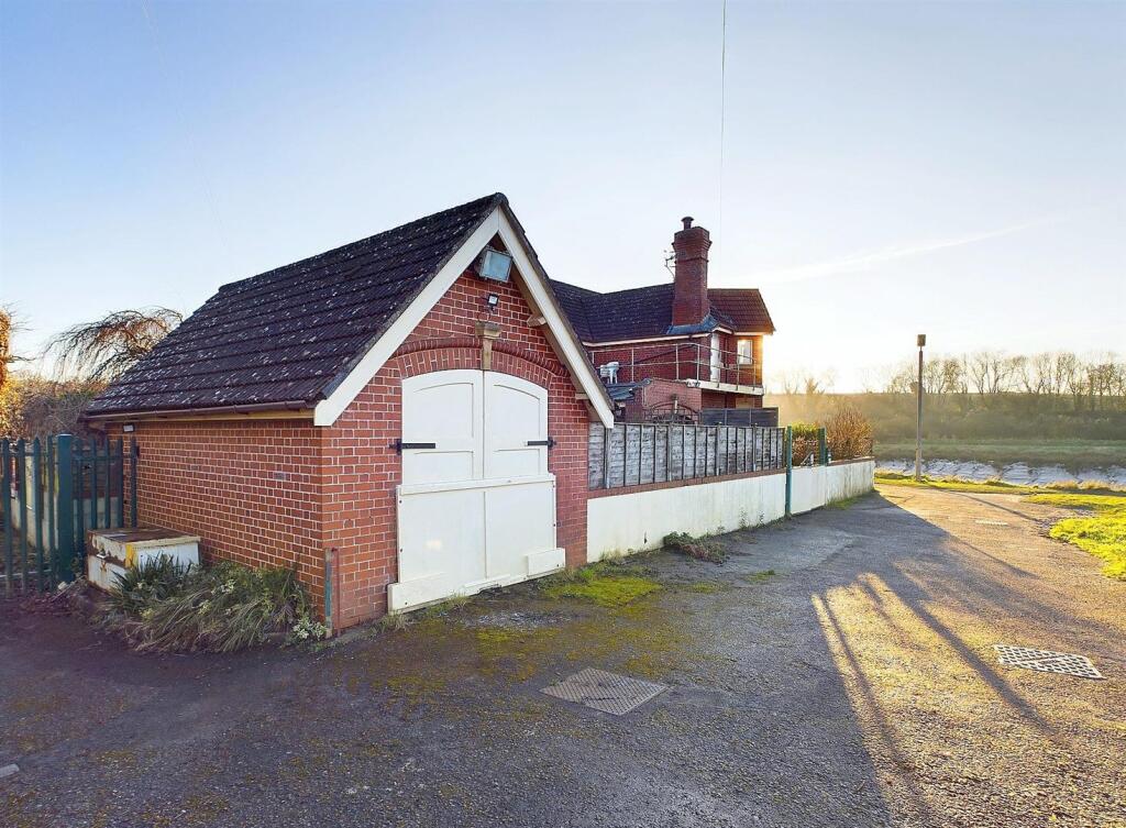 4 - Detached House for Auction, Sea Mills.jpg