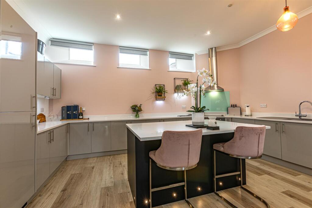 1 Lower Court Melrose 07.JPG