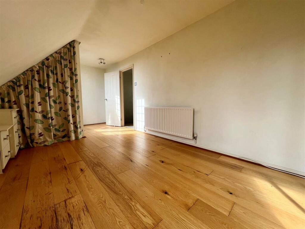 Master Bedroom x4.jpg