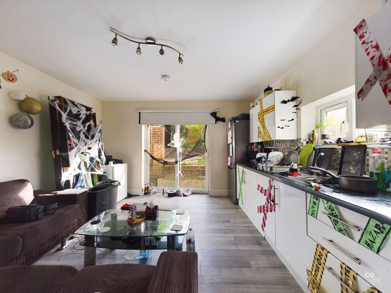 Lounge - Kitchen