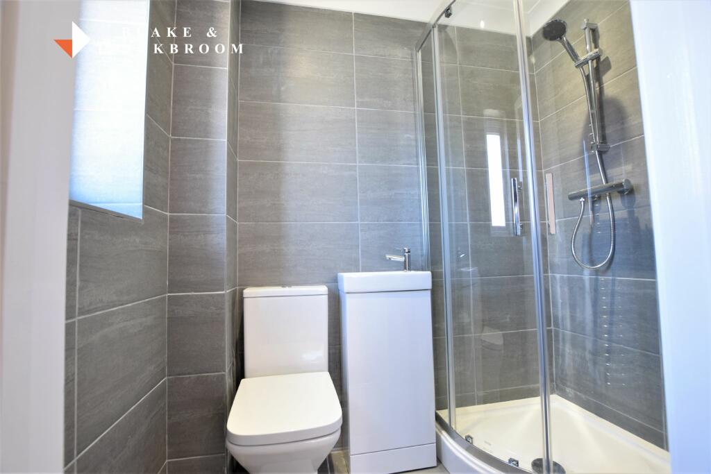 EN SUITE SHOWER ROOM