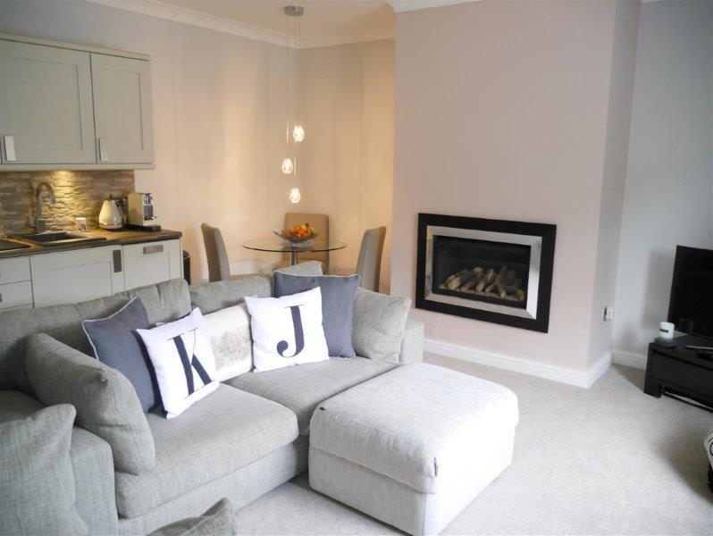 58 moorlands road  (