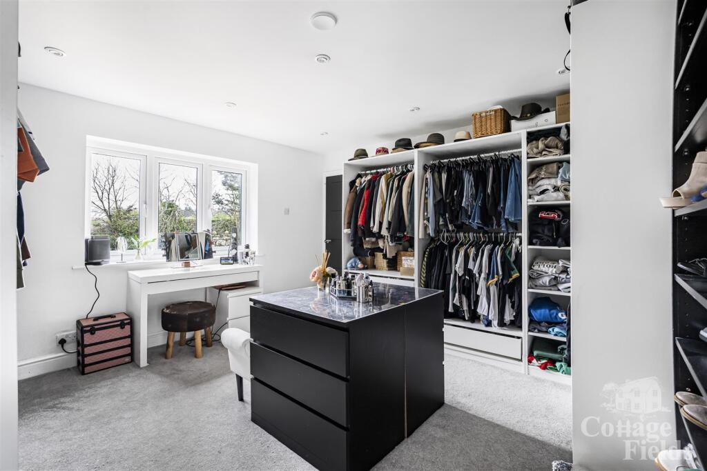 Walk-in Wardrobe