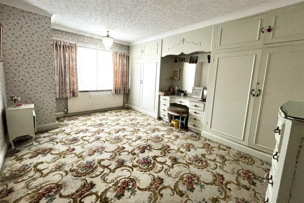 BEDROOM 2: