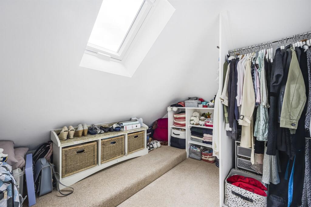 Walk in dressing roo