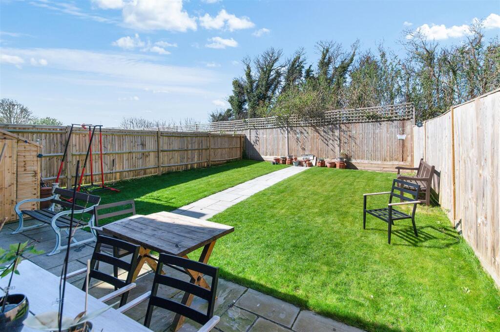 BRUNSWICK CLOSE,6  (16).jpg