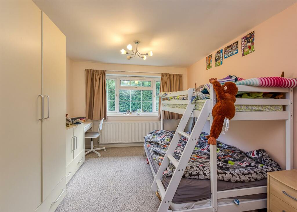 6 Redmoor Gardens-Bedroom 2.jpg