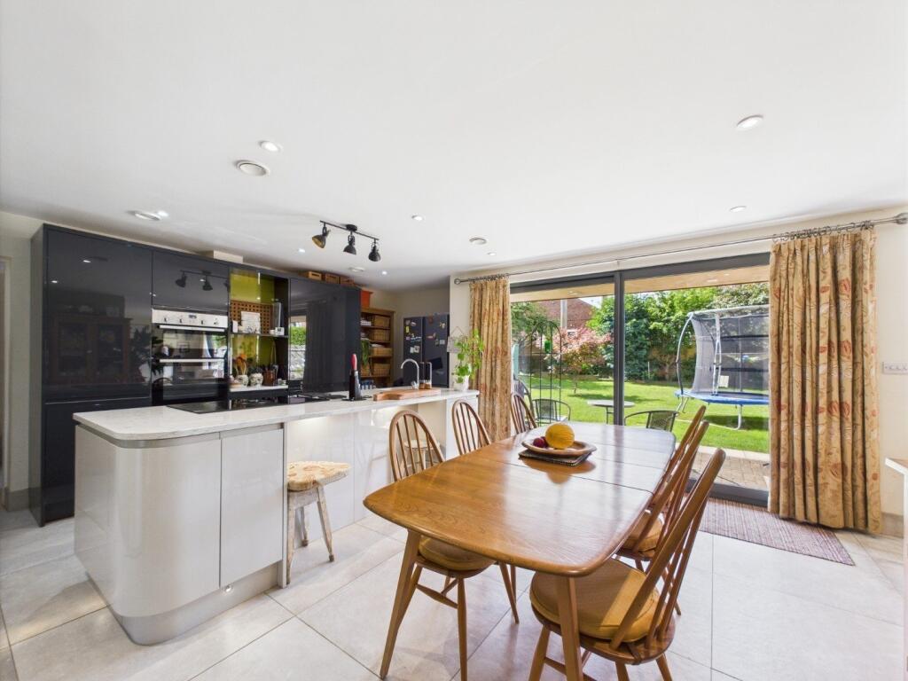 Kitchen/Breakfast Area
