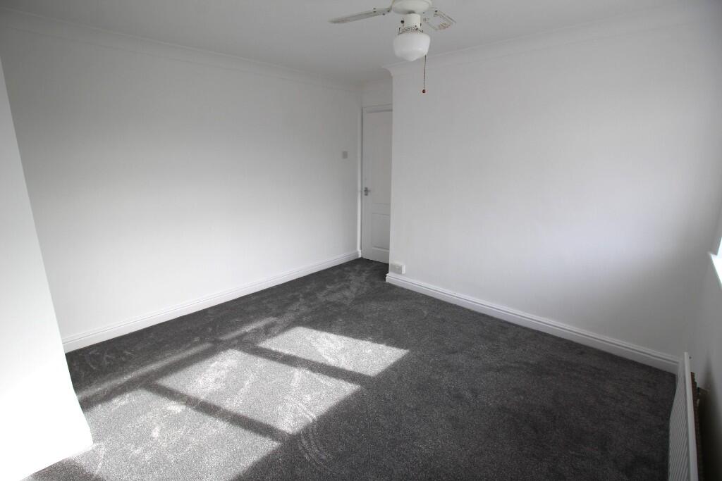 Front Bedroom (b) 