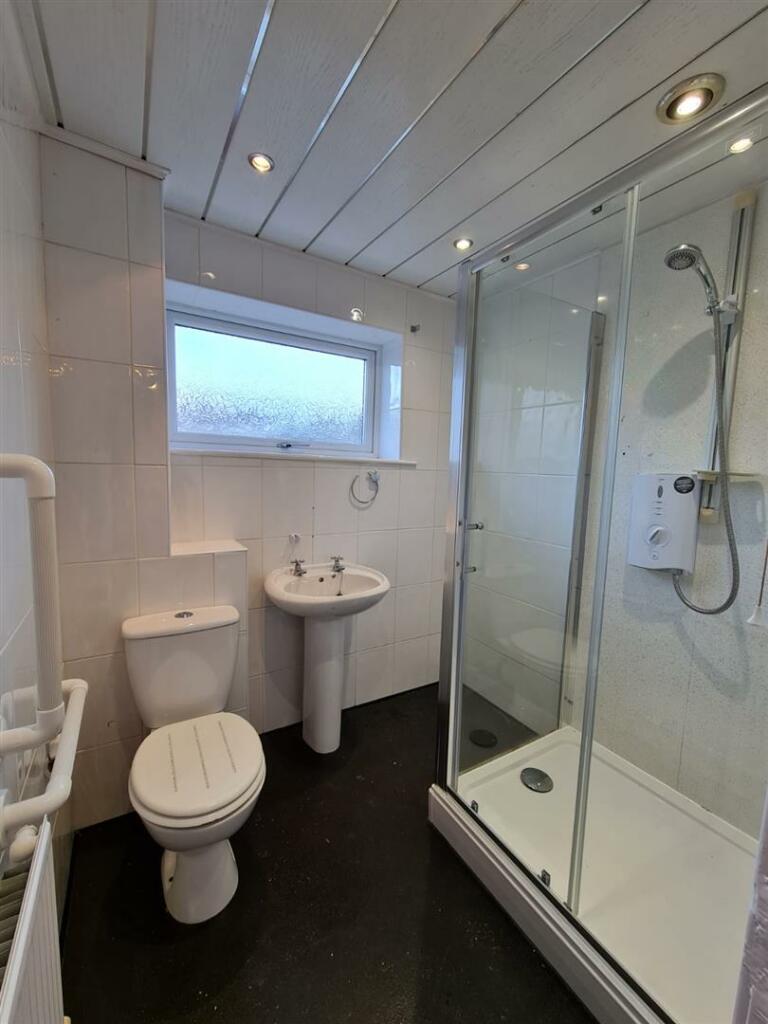 21 Bargeny Shower Room.jpg