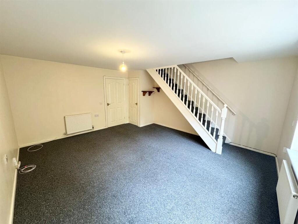 Livingroom Alt Angle.jpg