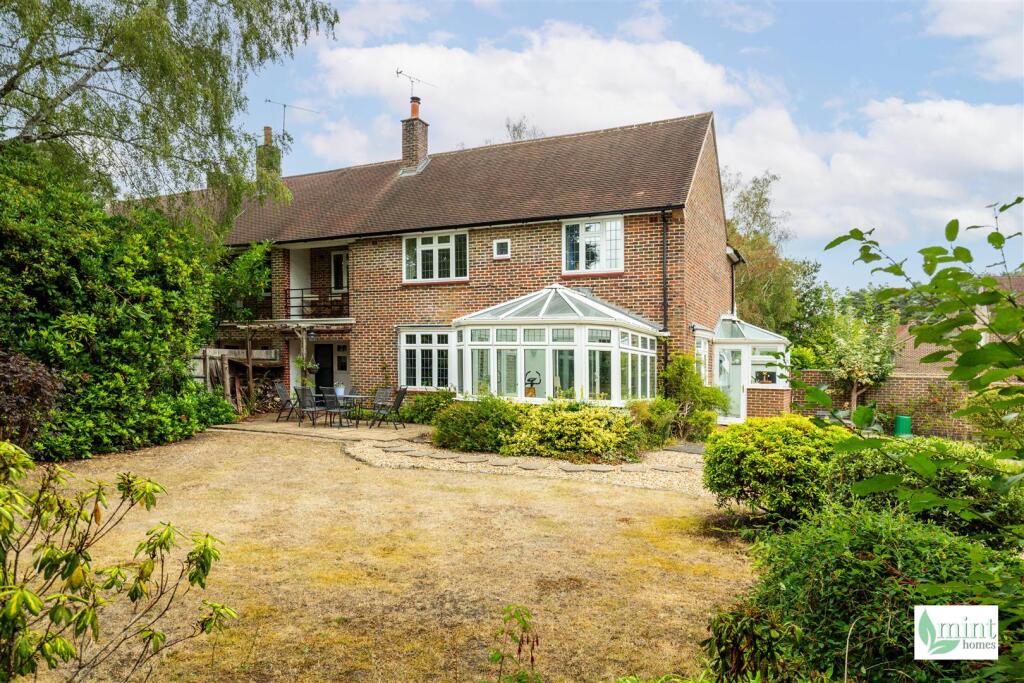 7 Priory Close - Watermark-35.jpg