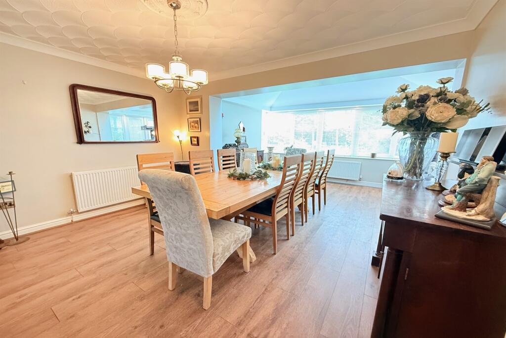 Dining Room and Gard