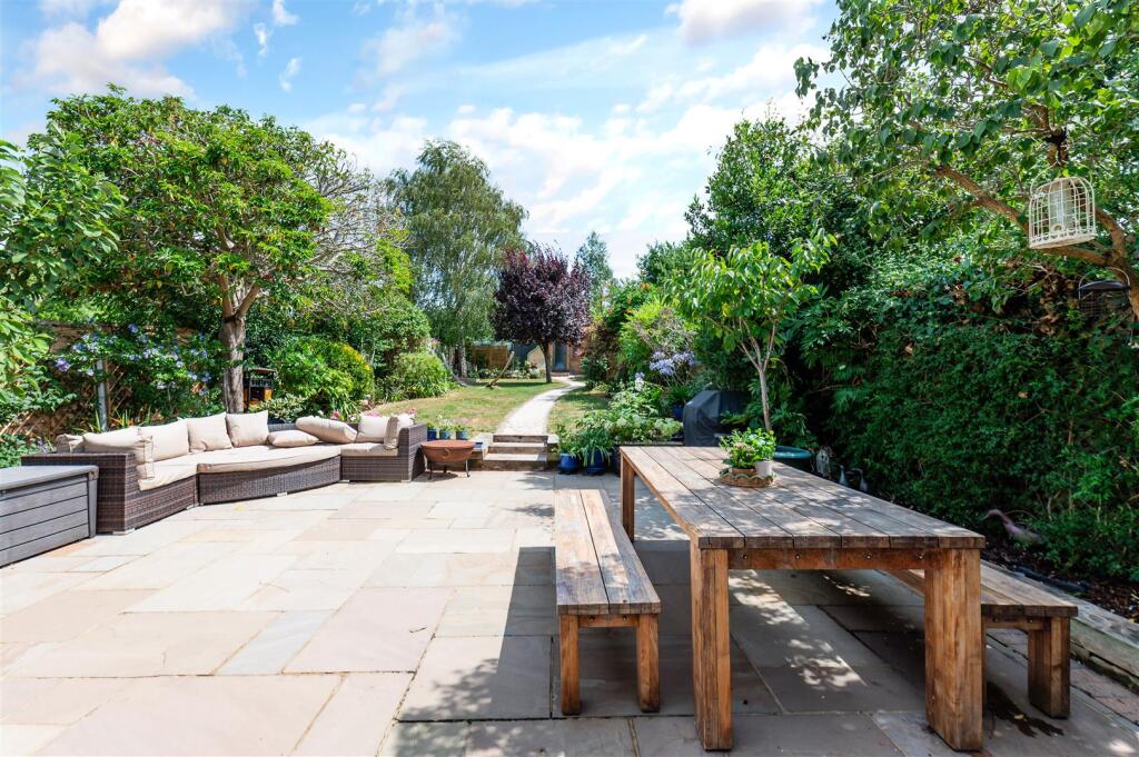 MANOR GREEN ROAD (2).jpg