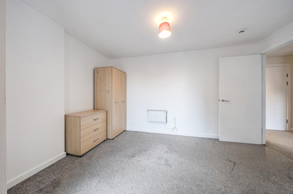 1348546-11-68b9b1...