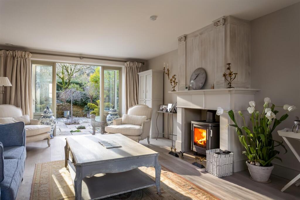 36 - Dovecote Cottage - GL7 5NG - Web.jpg