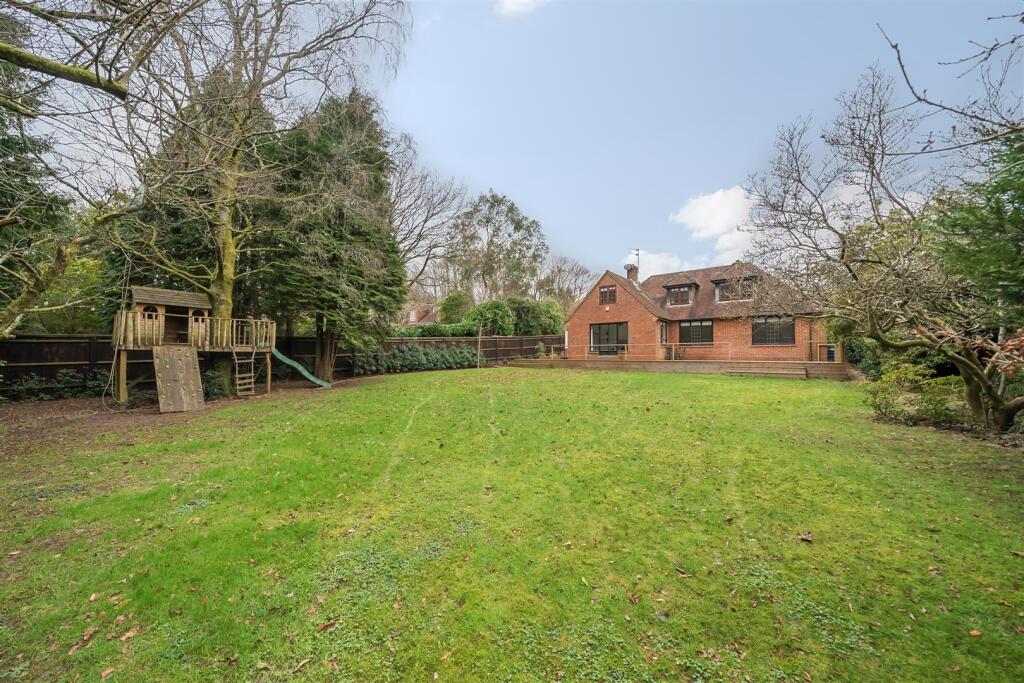 rear view garden and house.jpg