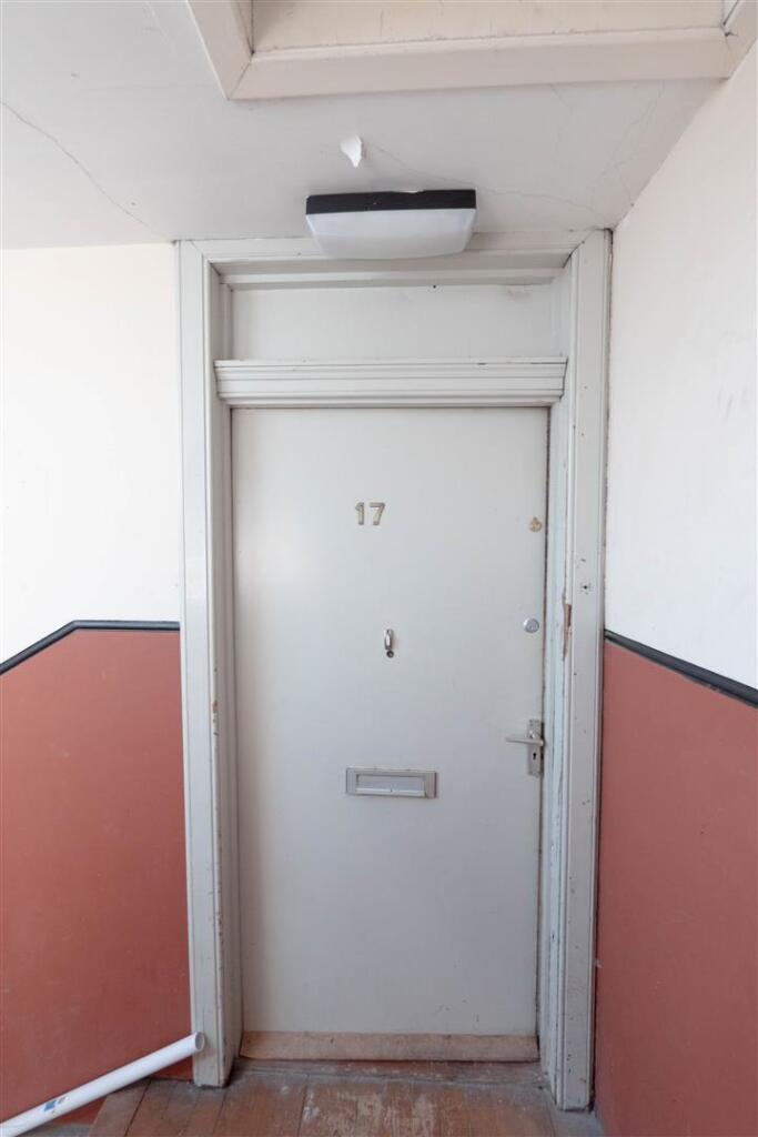S002.jpg