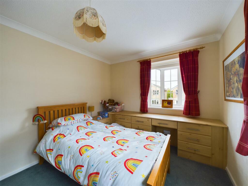 BEDROOM 4