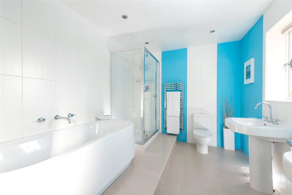 En-Suite Bathroom