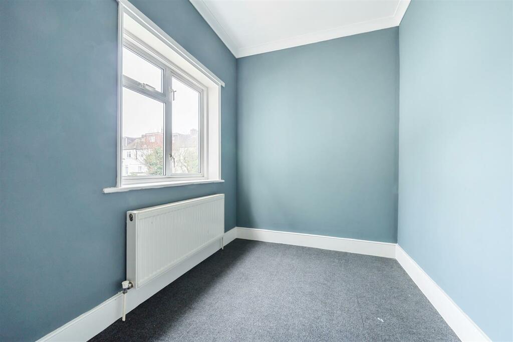 Bedroom 6.jpg