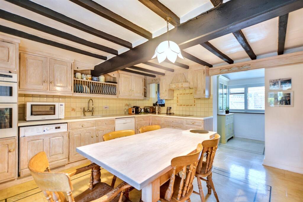 Kitchen_3.jpeg