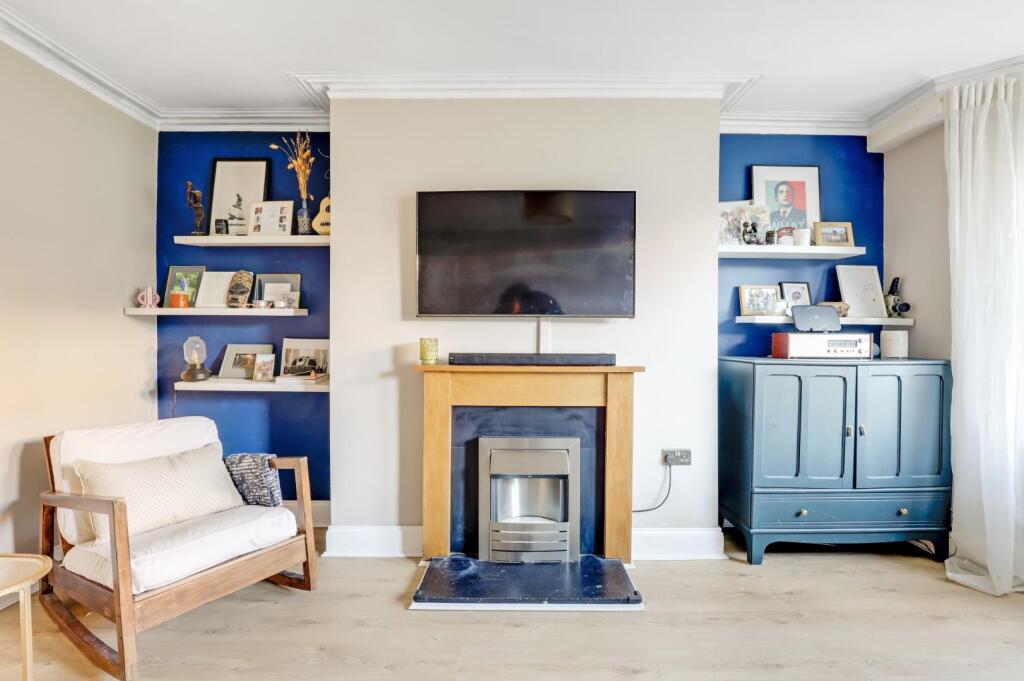 02-3302JHPropWpen - Flat 4 Malcolm Close - 7.jpg