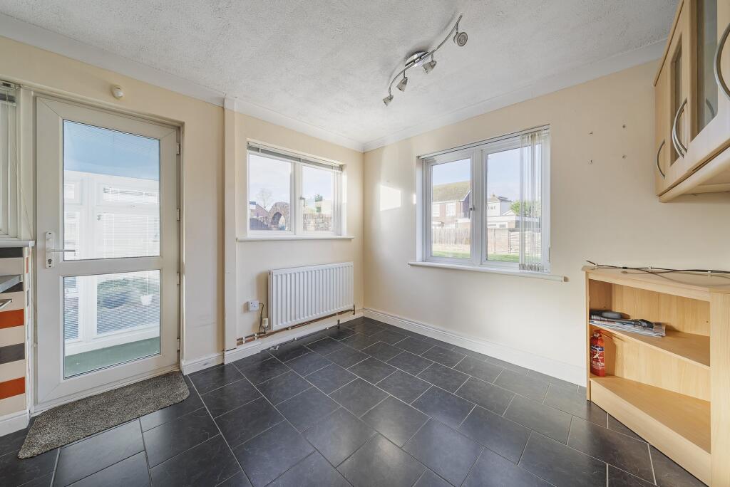 Kitchen/Dining Room (7)