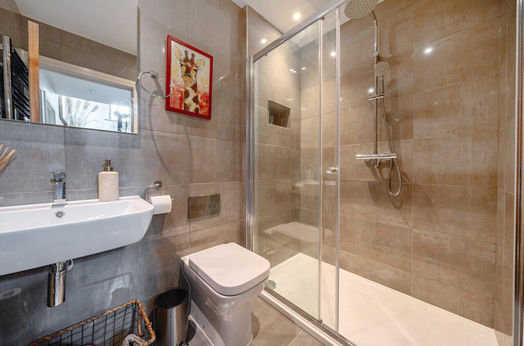 1304098-10-683f1b...