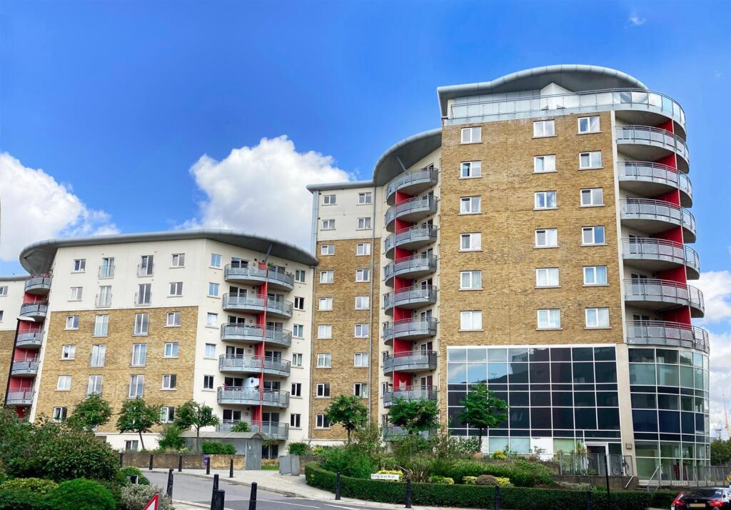 2 bed 2 bath for rent in Bow, E3