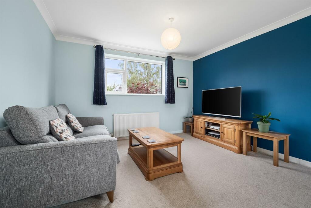 Flat 13 Brookhurst Court-2.jpg