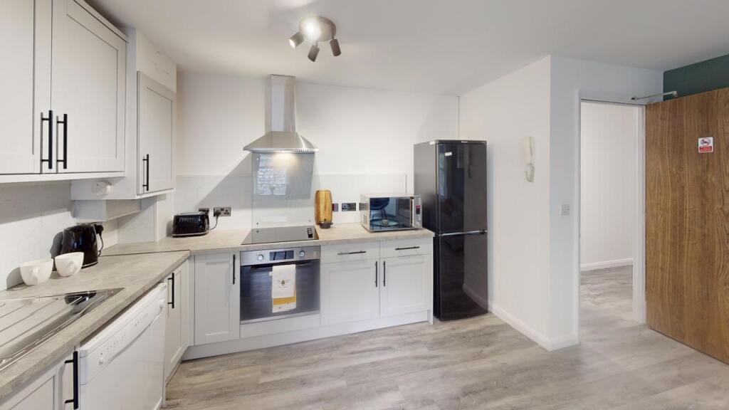 Flat-4-Piccadilly-Place-Kitchen 2.jpg