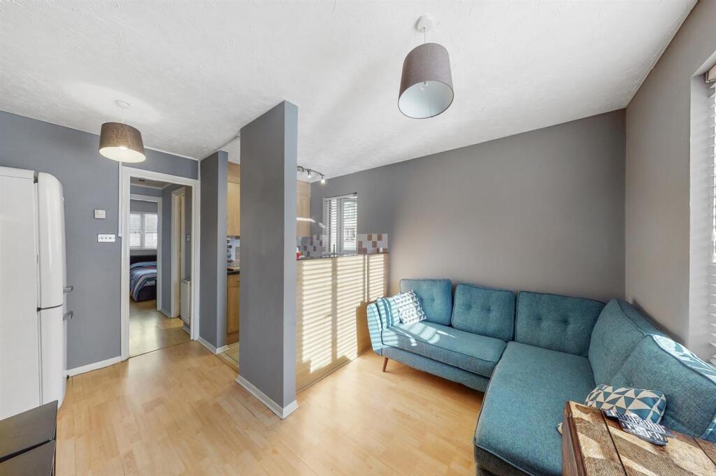 Bryn_House_Broadfields_Way_01132022_213144.jpg