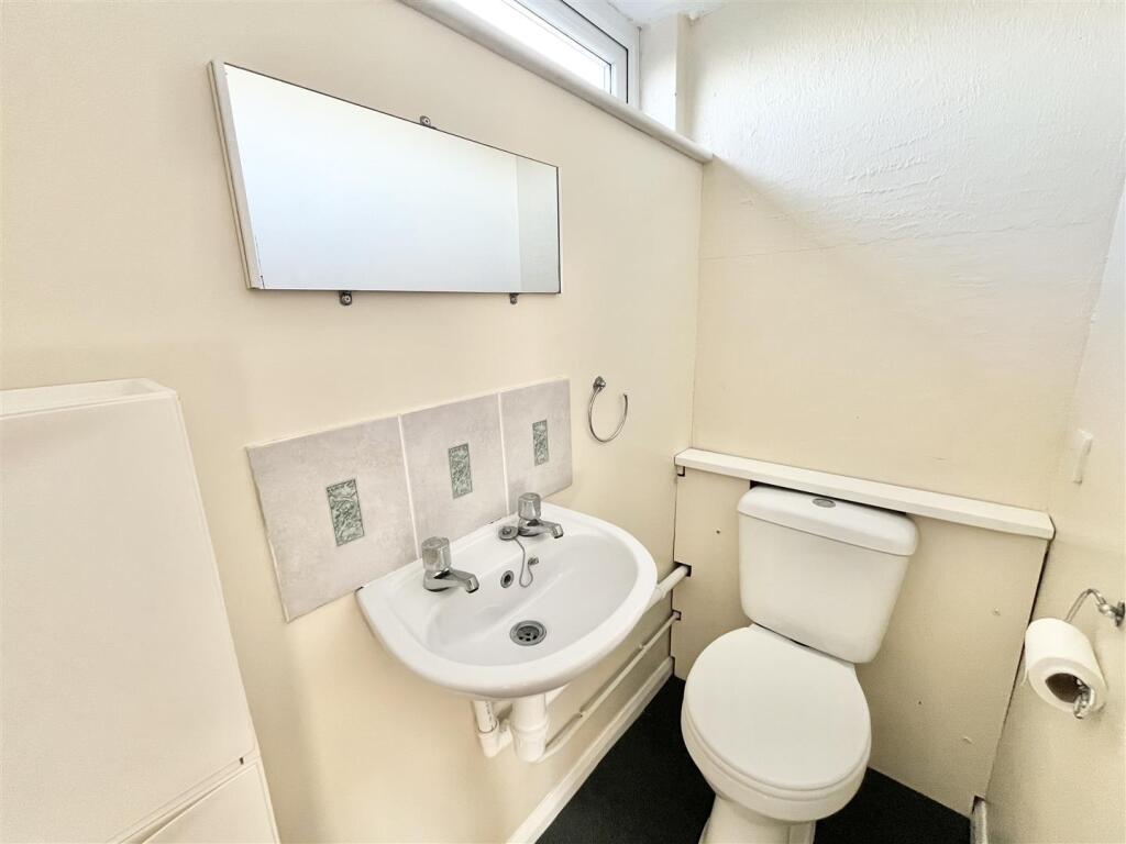 Downsatirs Cloak Room/W.C.