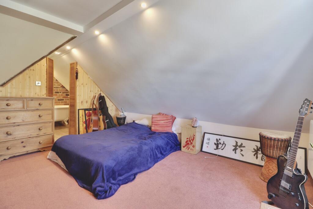 Bedroom 4 with ensuite