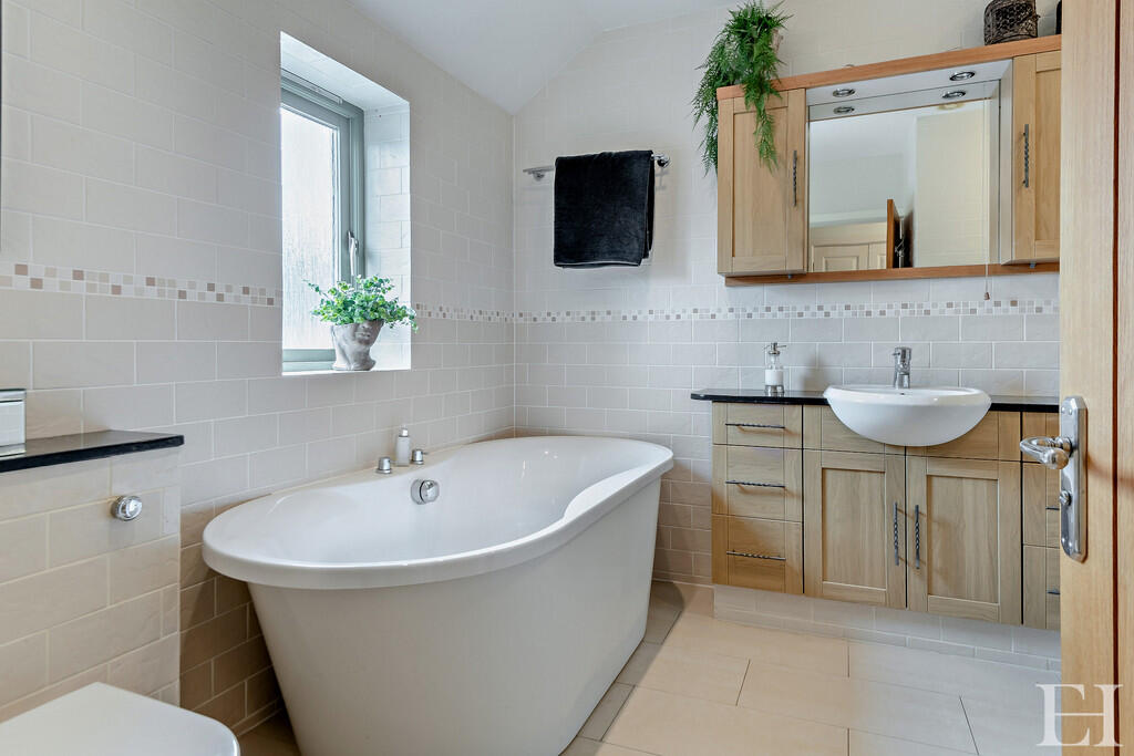 8641132-interiorW...