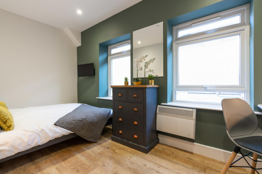 Flat 1, 125 Walter Road Bedroom 2